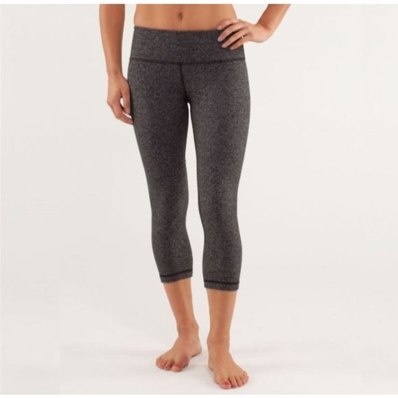 lululemon athletica Pants - Lululemon Herringbone Wunder Under Crop Yoga Leggings Sz 4 Black Gray Capri Pant